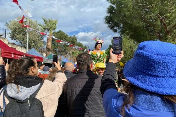 Kokuyu duyan Karaburun’a akın etti haberinin görseli