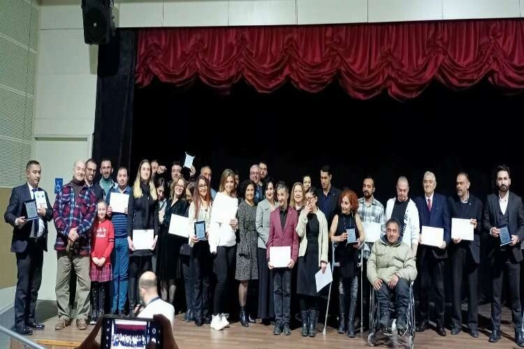 YAZŞADER Edebiyat Onur Ödülleri Töreni Karşıyaka’ da düzenledi haberinin görseli
