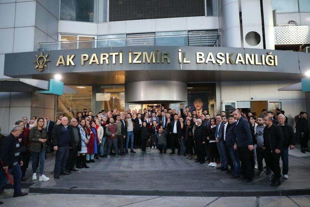 AK Parti İzmir'e 4 yılda 237 bin üye katıldı