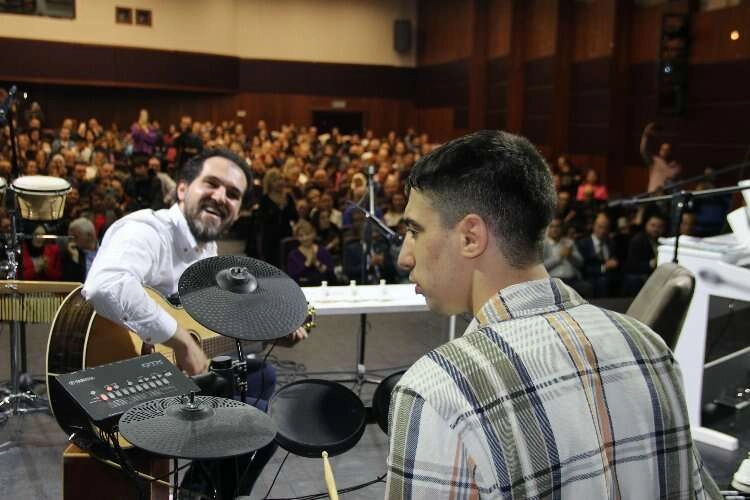 Özel çocuklardan özel orkestra haberinin görseli