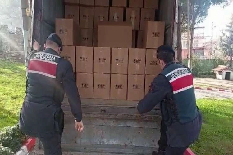İzmir'de 2 milyon doldurulmuş makaron ele geçirildi haberinin görseli