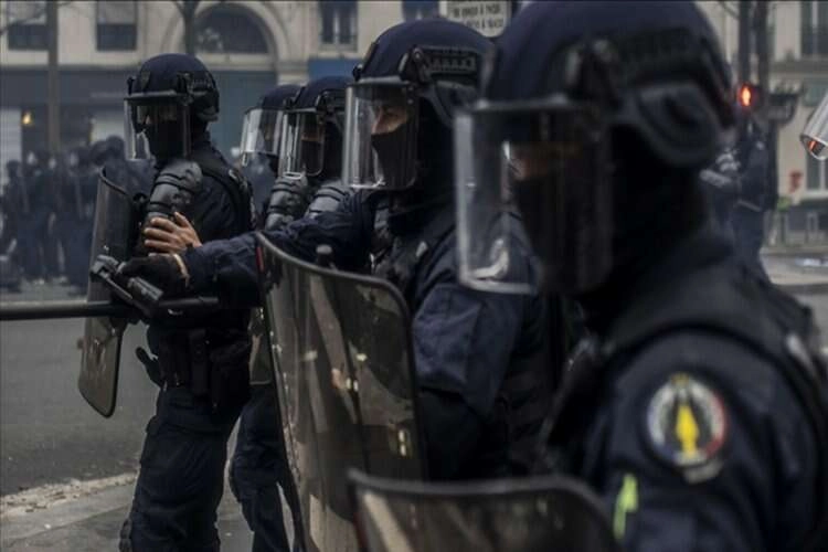 Paris'te polisin ateş açtığı kişi öldü haberinin görseli