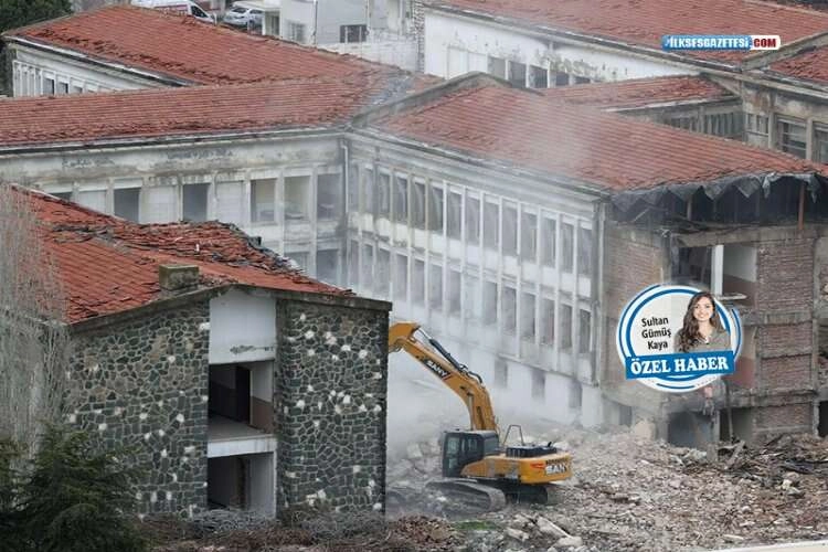 Kamyonlarla kenti turlayan zehir: Çamlı’da bir moloz tepe haberinin görseli