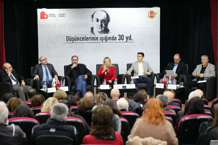 İzmirli gazeteciler Uğur Mumcu'yu unutmadı:  