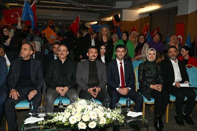 AK Parti'li Dağ, İzmir'de üye katılım töreninde konuştu haberinin görseli