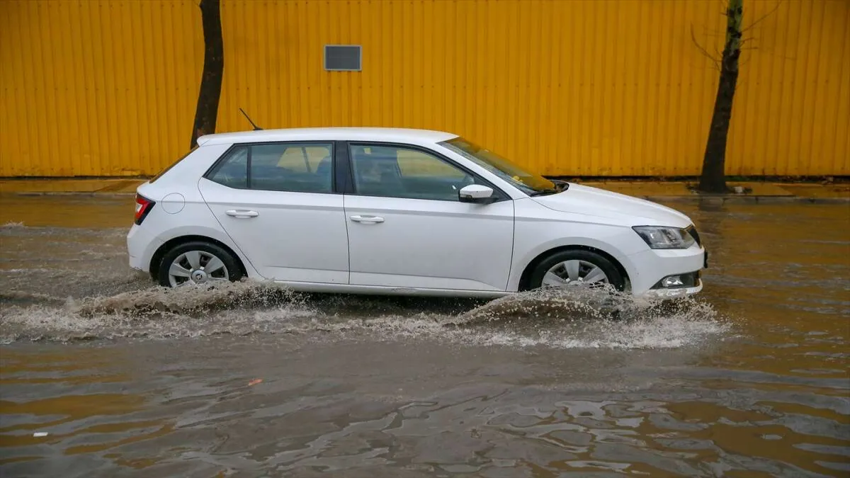 İzmir'de sağanak etkili oldu - 488