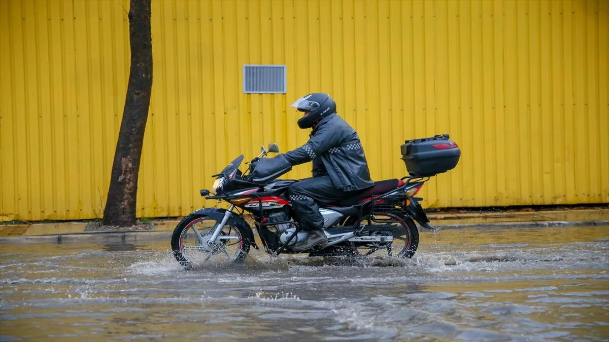 İzmir'de sağanak etkili oldu - 487