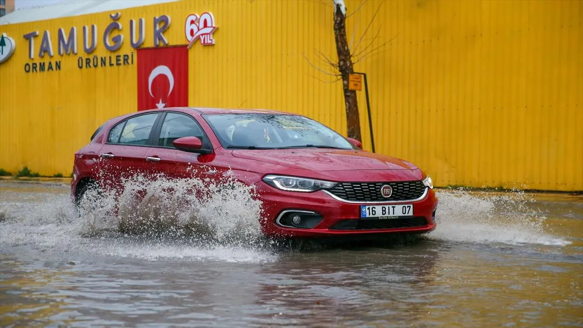 İzmir'de sağanak etkili oldu - 486