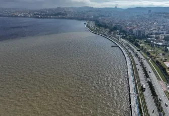 İzmir'de sağanak etkili oldu galerisinin önkapak görseli