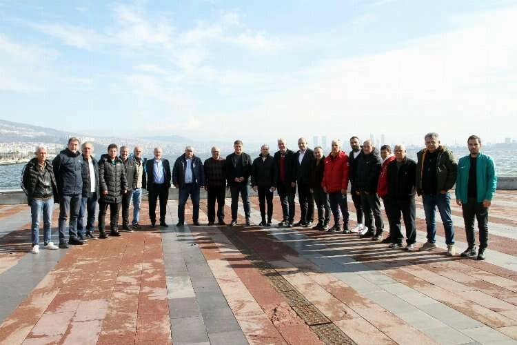 Başkan Tugay ve amatör kulüplerden dayanışma buluşması haberinin görseli