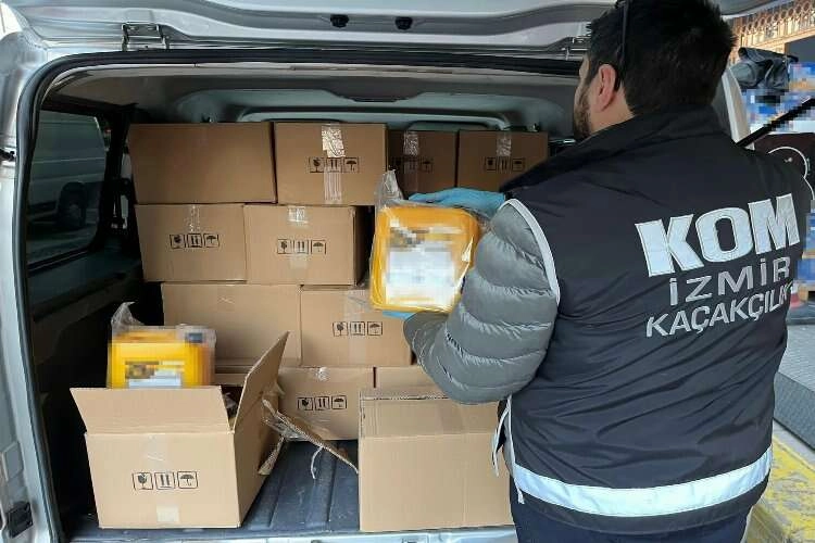 Yüzey temizleyici görünümünde sahte alkoller ele geçirildi haberinin görseli