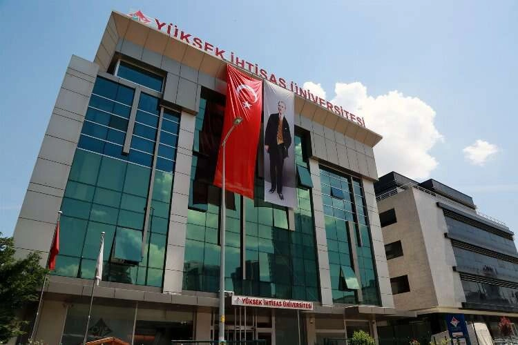Yüksek İhtisas Üniversitesi Öğretim Üyesi alıyor haberinin görseli