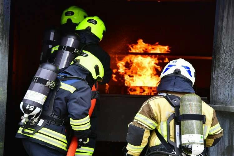 İzmir İtfaiyesinden bir yılda 2 bin 500 kişiye eğitim haberinin görseli