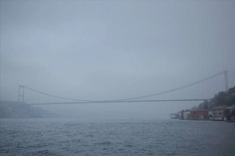 İstanbul Boğazı'nda gemi trafiği çift yönlü durduruldu haberinin görseli