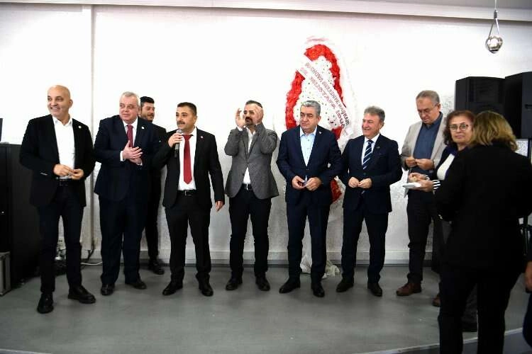 Bornova’da CHP’ye 300 kişilik katılım haberinin görseli