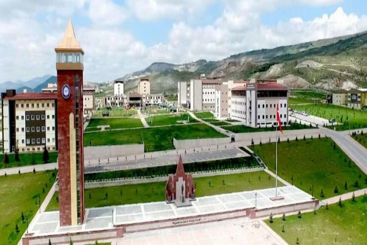 Nuh Naci Yazgan Üniversitesi Öğretim Üyesi alıyor haberinin görseli