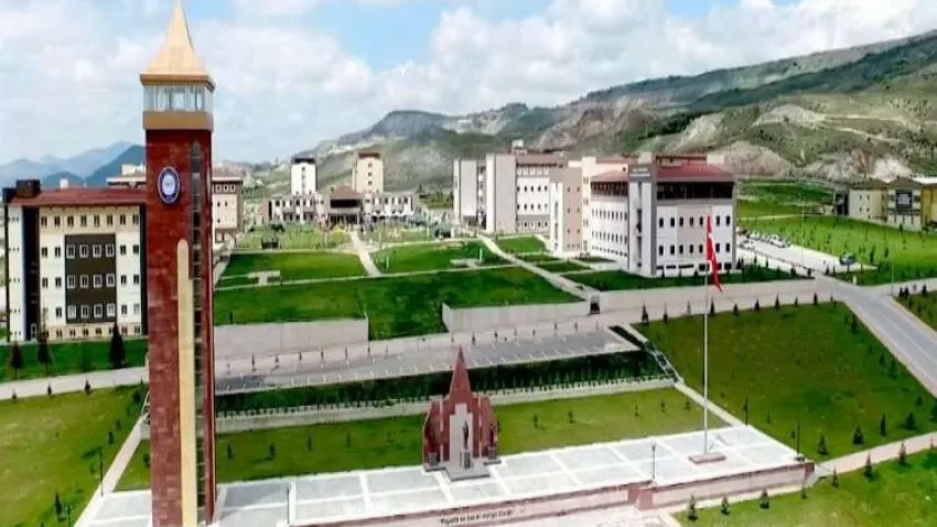Nuh Naci Yazgan Üniversitesi Öğretim Üyesi alıyor haberinin görseli