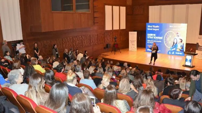 İktisat kongresinde ‘kadın’ ateşi yakıldı: Kadınlardan ‘kota’ çağrısı haberinin görseli