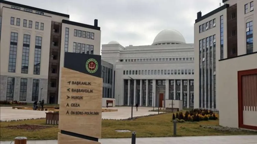 Makam odasında vazo fırlatılan müdürün kendisini savunması meşru sayıldı haberinin görseli