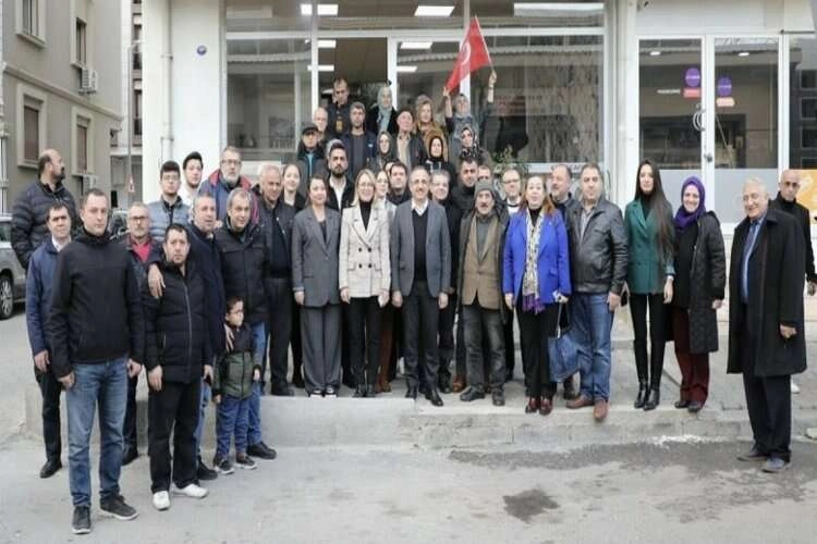 AK Parti İzmir'den 30 ilçeye eş zamanlı ziyaret haberinin görseli