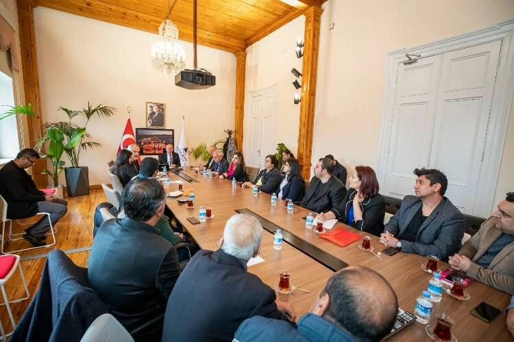 Başkan Soyer Roman sivil toplum kuruluşlarının temsilcileriyle bir araya geldi haberinin görseli