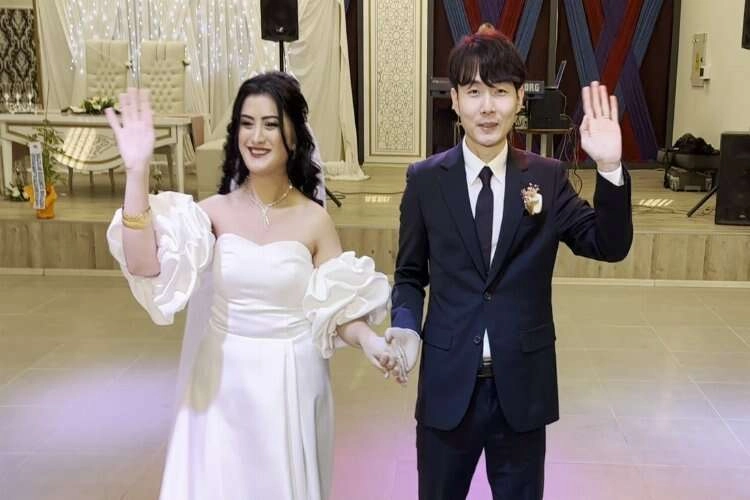 İzmir'e Koreli damat geldi haberinin görseli