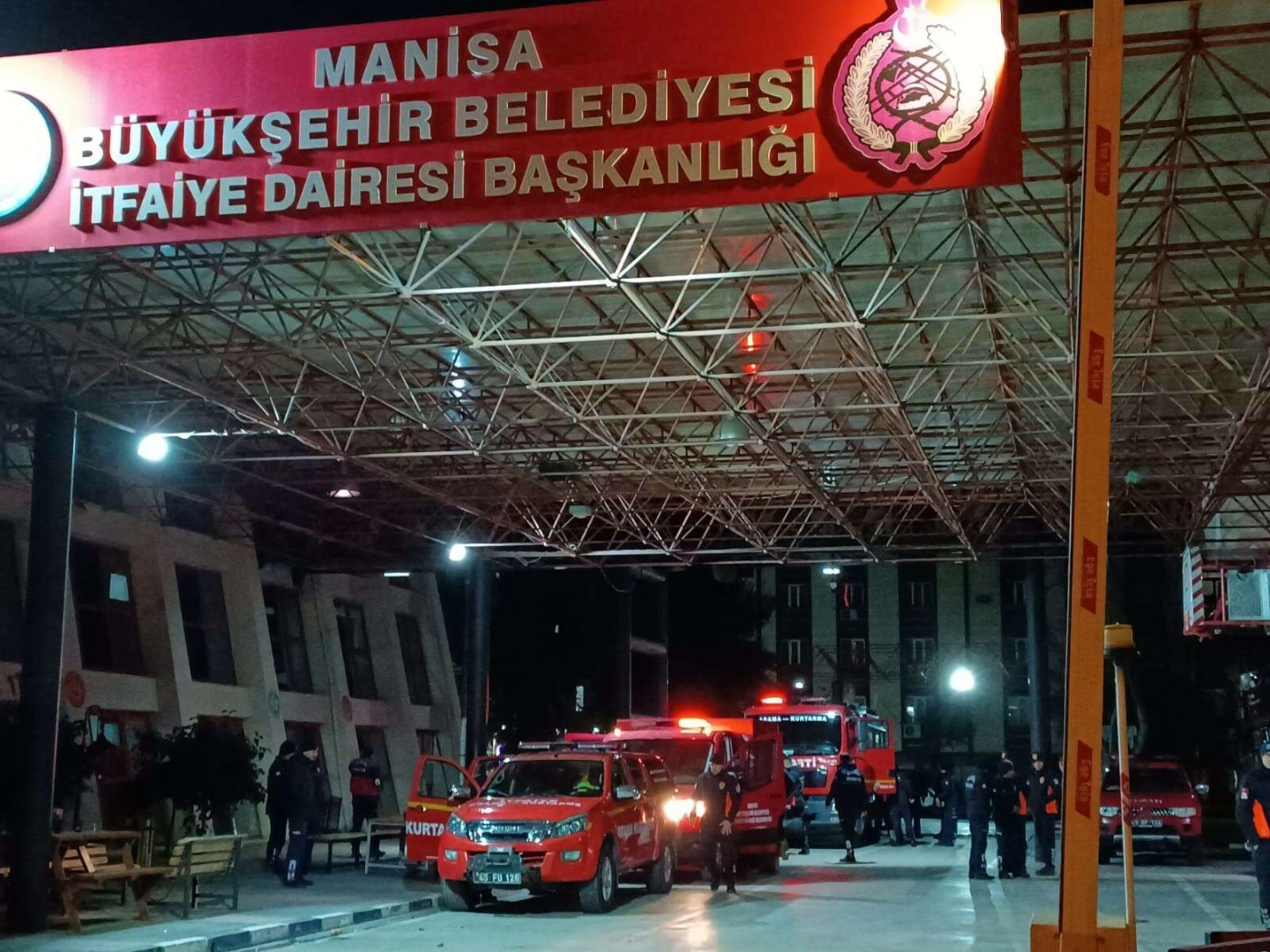 İzmir depreminin kahramanları deprem bölgesine hareket etti