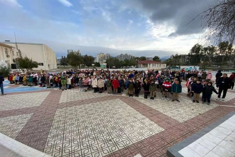İzmir'de ders zili çaldı haberinin görseli
