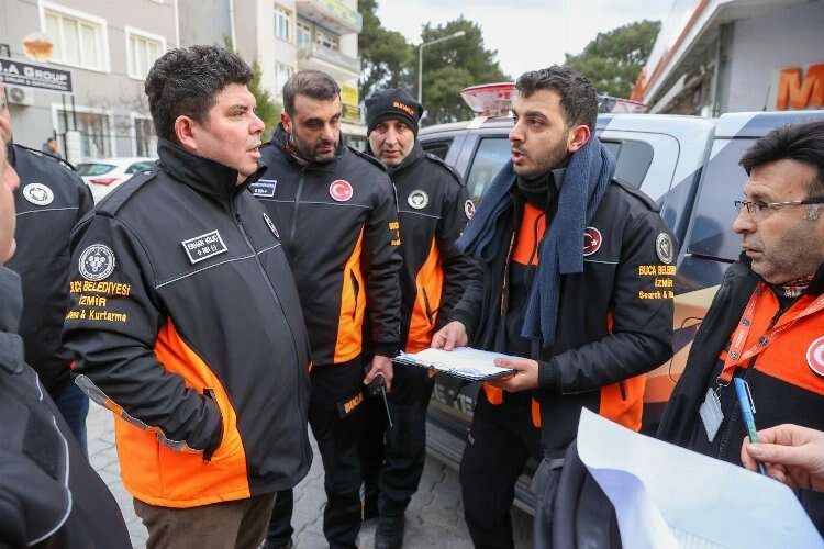 Başkan Kılıç, BUCAKUT ekibiyle deprem bölgesine hareket ediyor haberinin görseli
