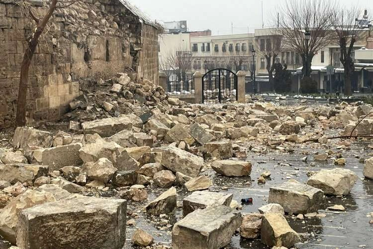 Gaziantep'te, tarihi kale de hasar gördü haberinin görseli