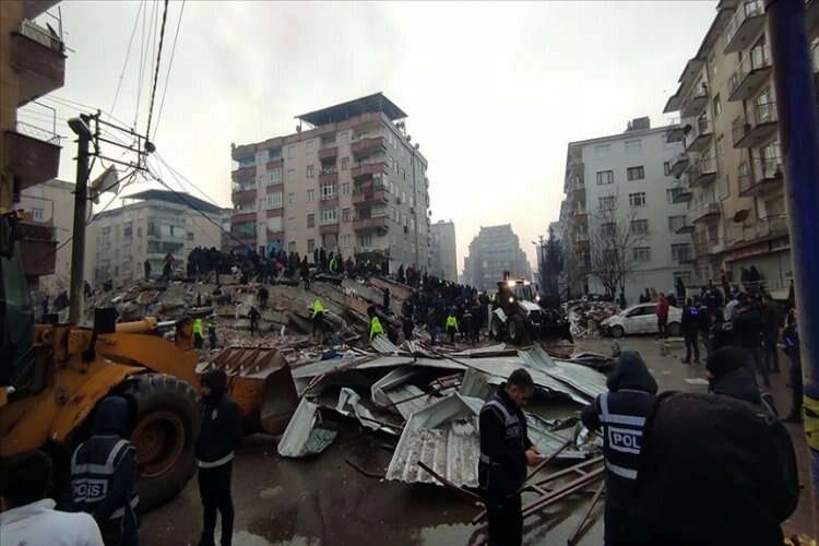 Deprem nedeniyle Güneydoğu'da 5 ilde okullar tatil edildi haberinin görseli