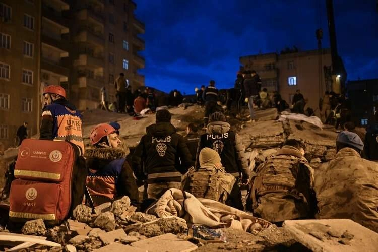 AFAD Müdürü Orhan Tatar: Can kaybı 3 bin 381 oldu haberinin görseli