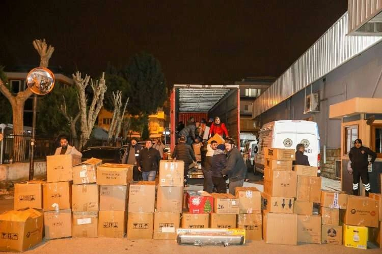Buca'da dayanışma devam ediyor haberinin görseli