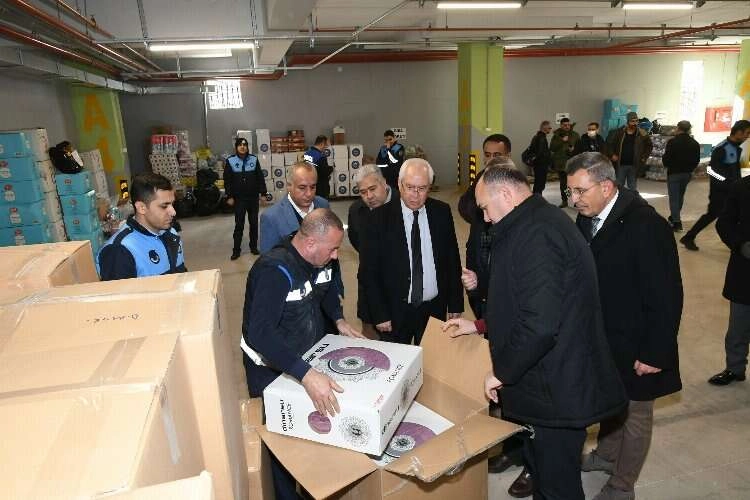 Karabağlar depremzedeler için tek yürek haberinin görseli