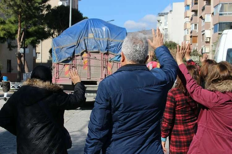 Deprem bölgesine en anlamlı yardım haberinin görseli