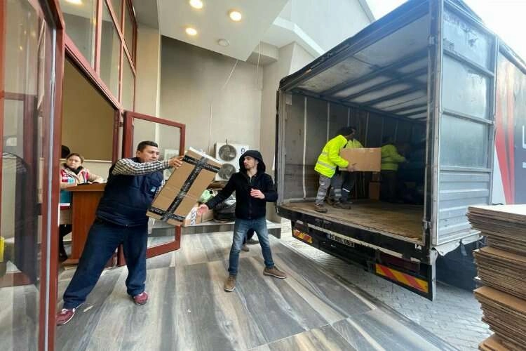 Narlıdere'de toplanan yardımlar deprem bölgesine gidiyor haberinin görseli