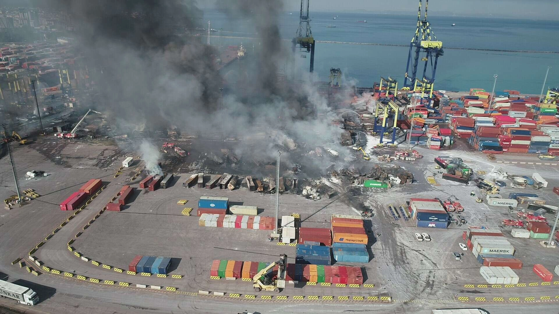 İskenderun Limanı’ndaki yangın 3’üncü gününde havadan görüntülendi