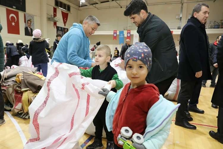 Bergamalı öğrencilerden depremzedelere destek haberinin görseli