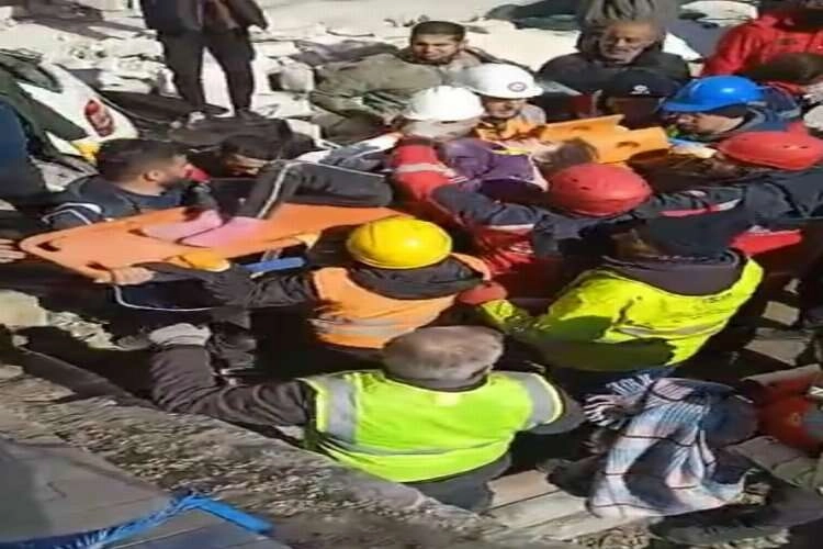 Depremin 80’inci saatinde bir mucize daha haberinin görseli