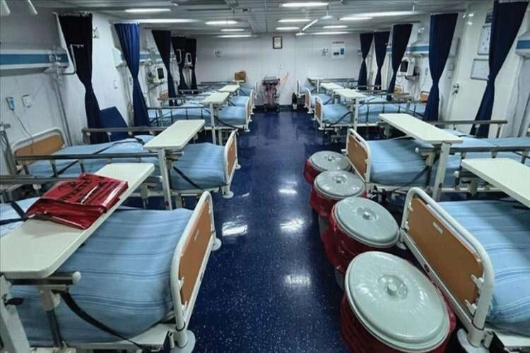 Dev çıkarma gemileri depremzedeler için yüzer hastane oldu haberinin görseli