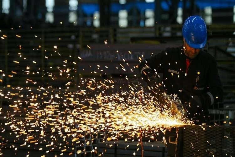 Sanayi üretim endeksi Aralık 2022'de aylık yüzde 1,6 artarken, yıllık yüzde 0,2 azaldı haberinin görseli