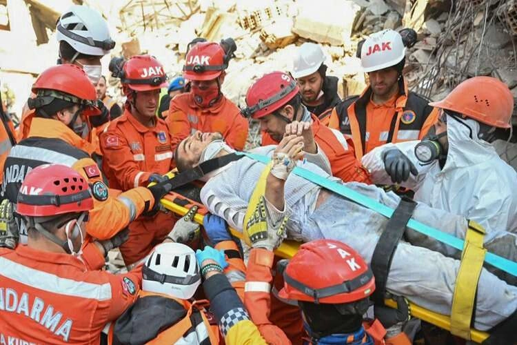 Depremin 155. saatinde zihinsel engelli genç enkazdan kurtarıldı haberinin görseli