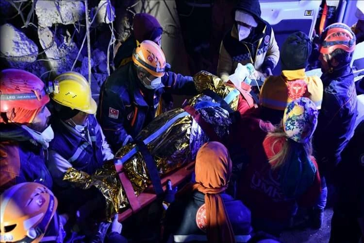 Gaziantep'te enkaz altında kalan kadın 170 saat sonra kurtarıldı haberinin görseli