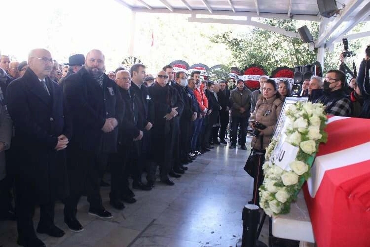 Selçuk Yaşar son yolculuğuna uğurlandı haberinin görseli