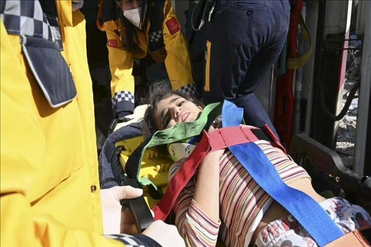 Adıyaman 'da depremin 178'inci saatinde 6 yaşındaki Miray kurtarıldı haberinin görseli