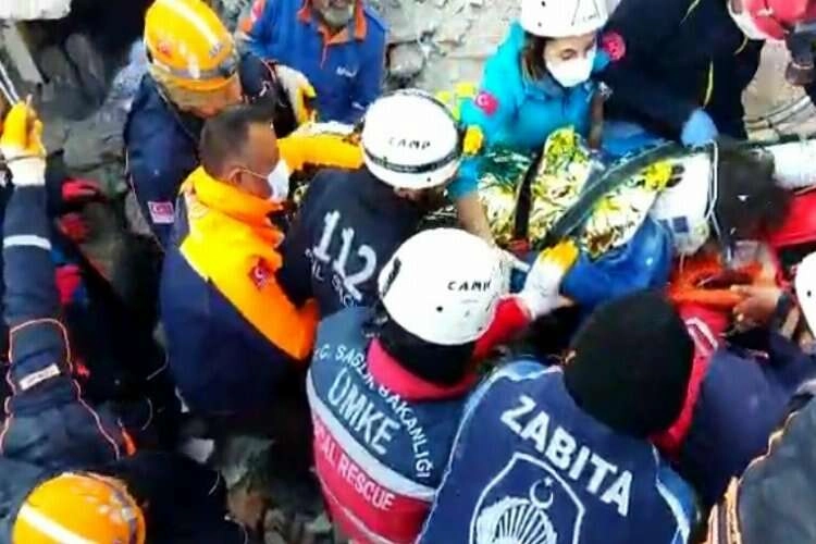 Hatay’da 202. saatte enkaz altından sağ olarak çıkartıldı haberinin görseli