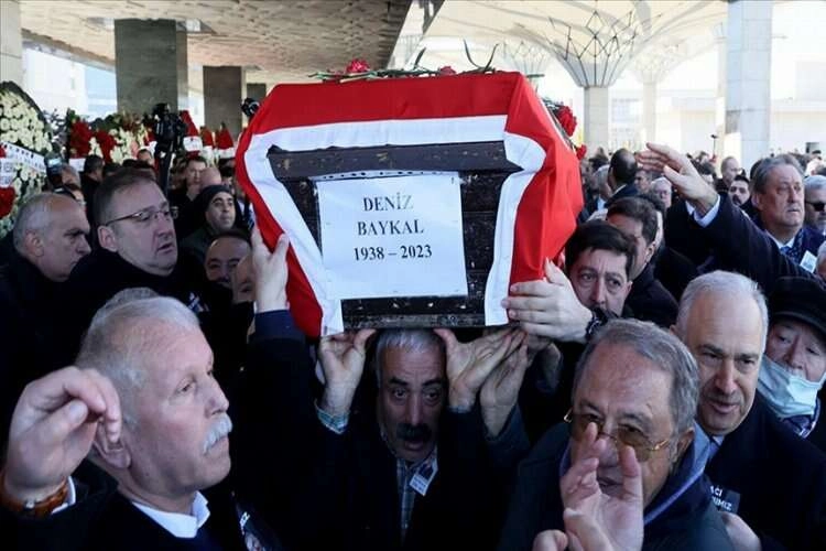 Deniz Baykal son yolculuğuna uğurlandı haberinin görseli