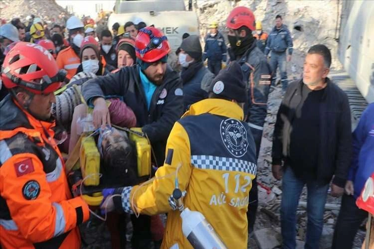 Kahramanmaraş'ta 35 yaşındaki kadın depremin 205. saatinde kurtarıldı haberinin görseli