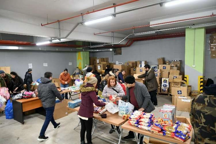 Karabağlar Belediyesi'nden çok boyutlu destek haberinin görseli