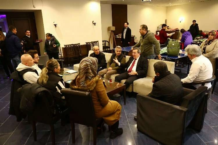 Batur’dan deprem mağdurlarına “Buradayız” çağrısı haberinin görseli